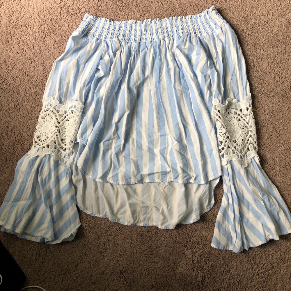 Off the shoulder longsleeve